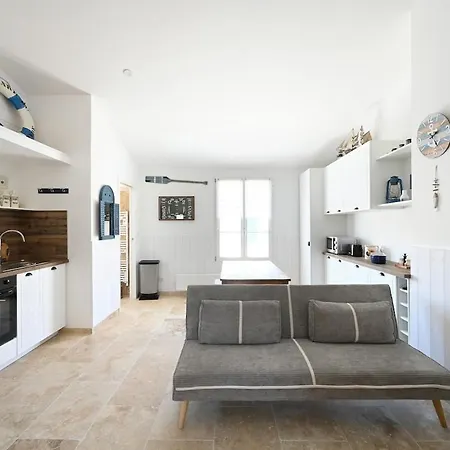 766 Amoremi - New Apartment, Heart Of Village