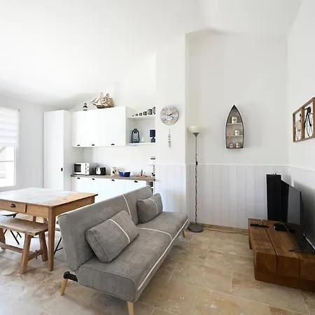 766 Amoremi - New Apartment, Heart Of Village