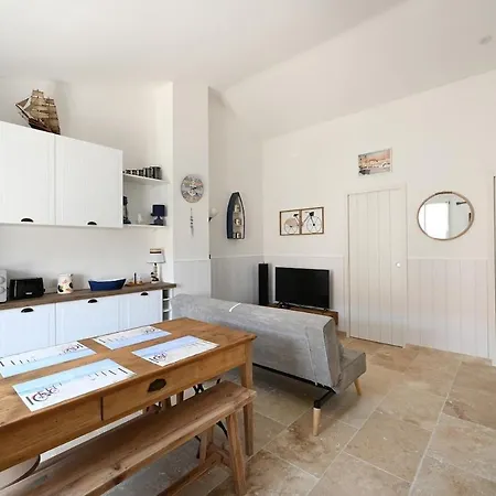 766 Amoremi - New Apartment, Heart Of Village Апартаменты *